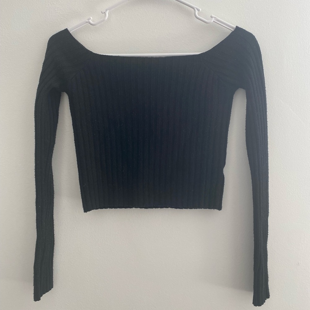 Off the should crop top!